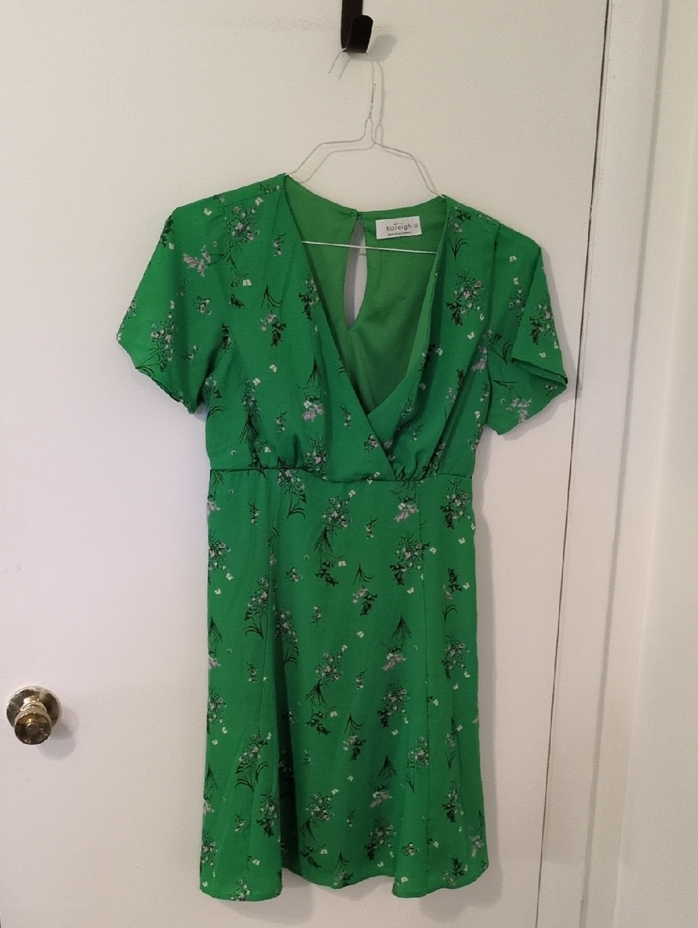 Kaileigh Green Floral V-Neck Mini Dress Size Small